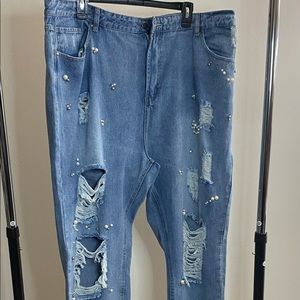 BNWT Fashion Nova jeans with pearl/diamond accents details. Sz: 3x